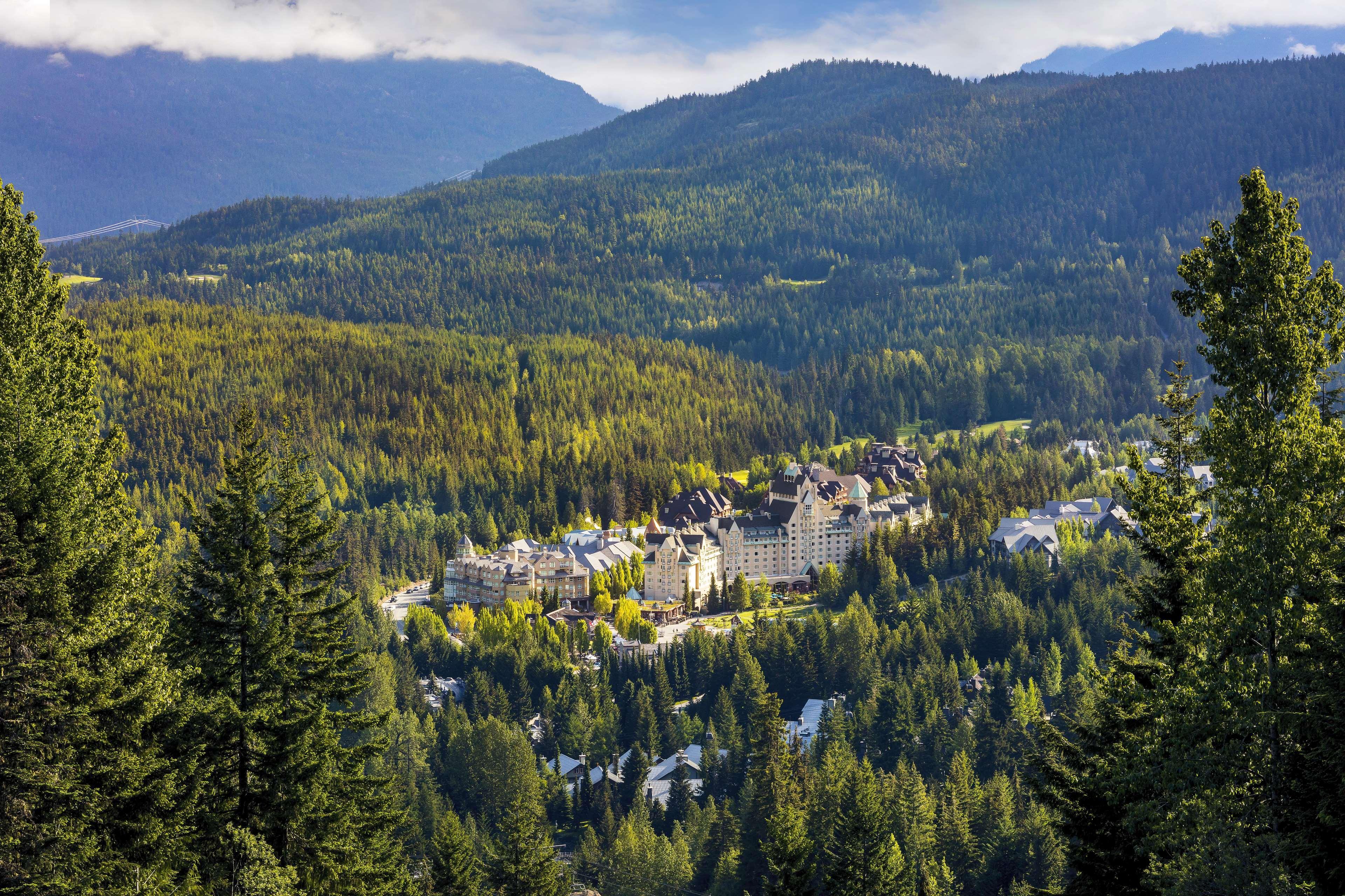 Fairmont Chateau Whistler Hotel Exterior photo